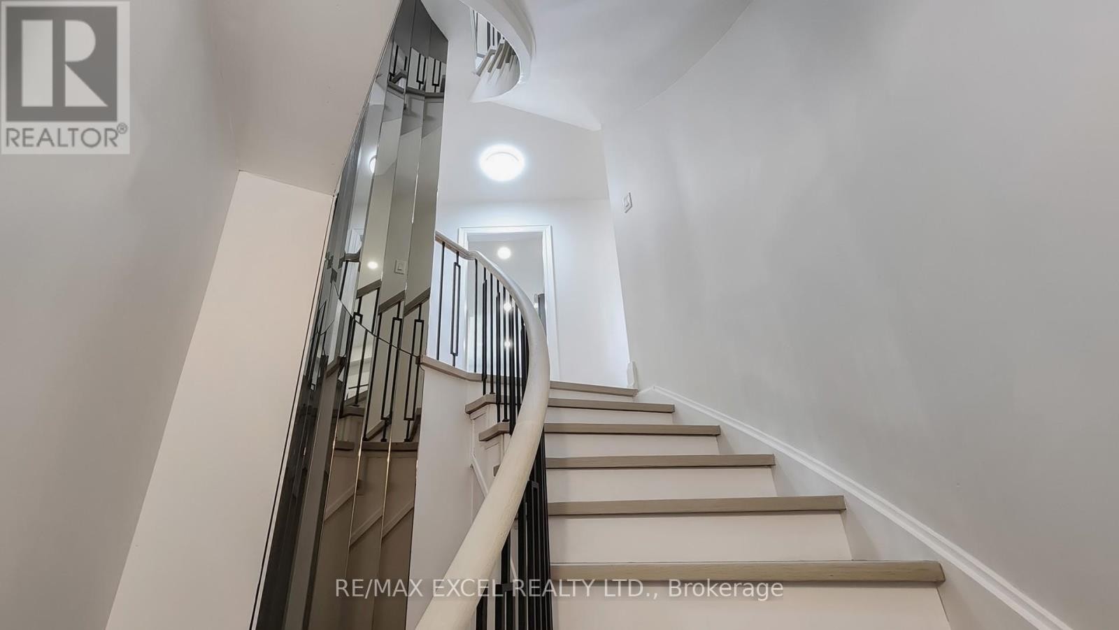 












80 EAGLEVIEW CRESCENT

,
Toronto (Steeles),




Ontario
M1W3N2

