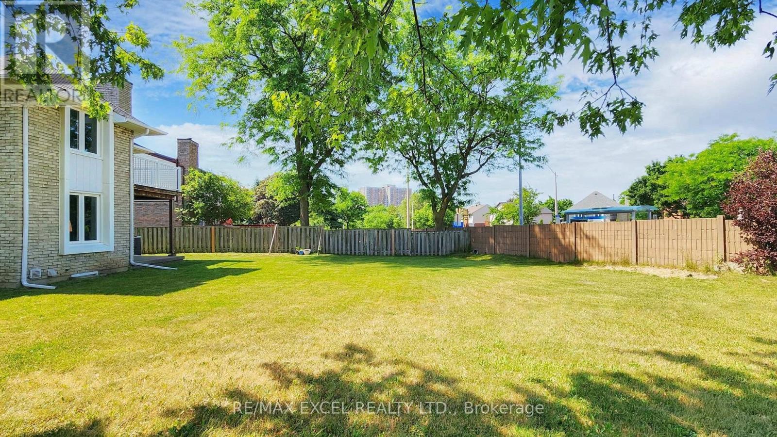 












80 EAGLEVIEW CRESCENT

,
Toronto (Steeles),




Ontario
M1W3N2

