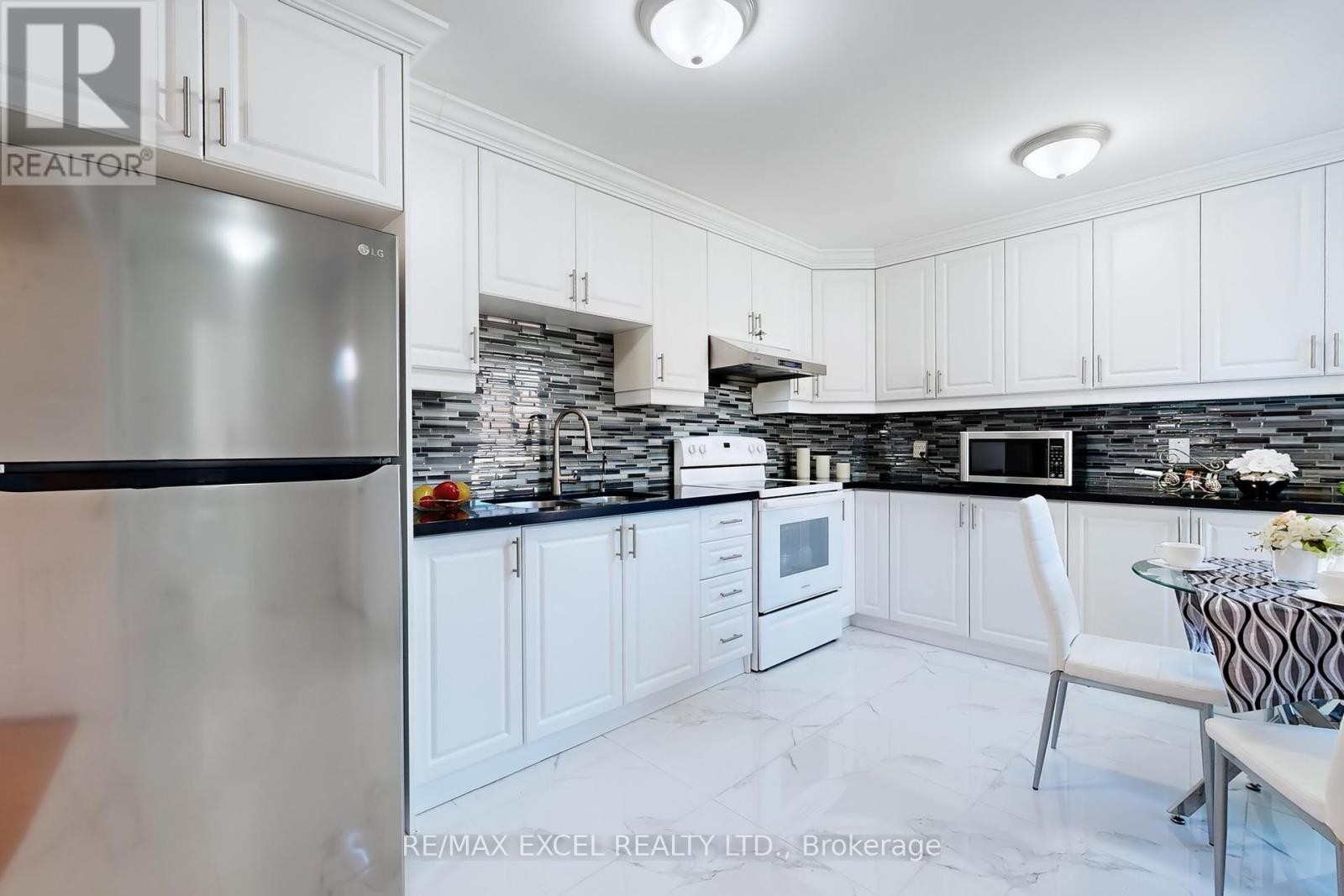 












29 GREEN SPRING DRIVE

,
Toronto (Milliken),




Ontario
M1V2A9

