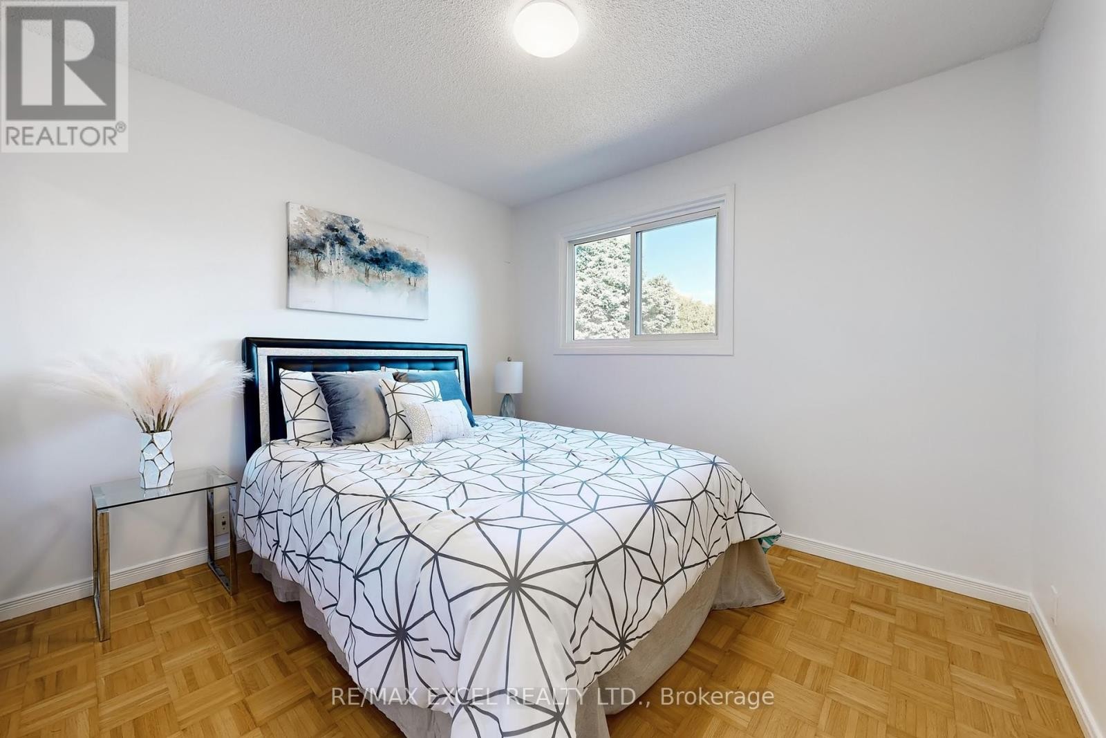 












29 GREEN SPRING DRIVE

,
Toronto (Milliken),




Ontario
M1V2A9

