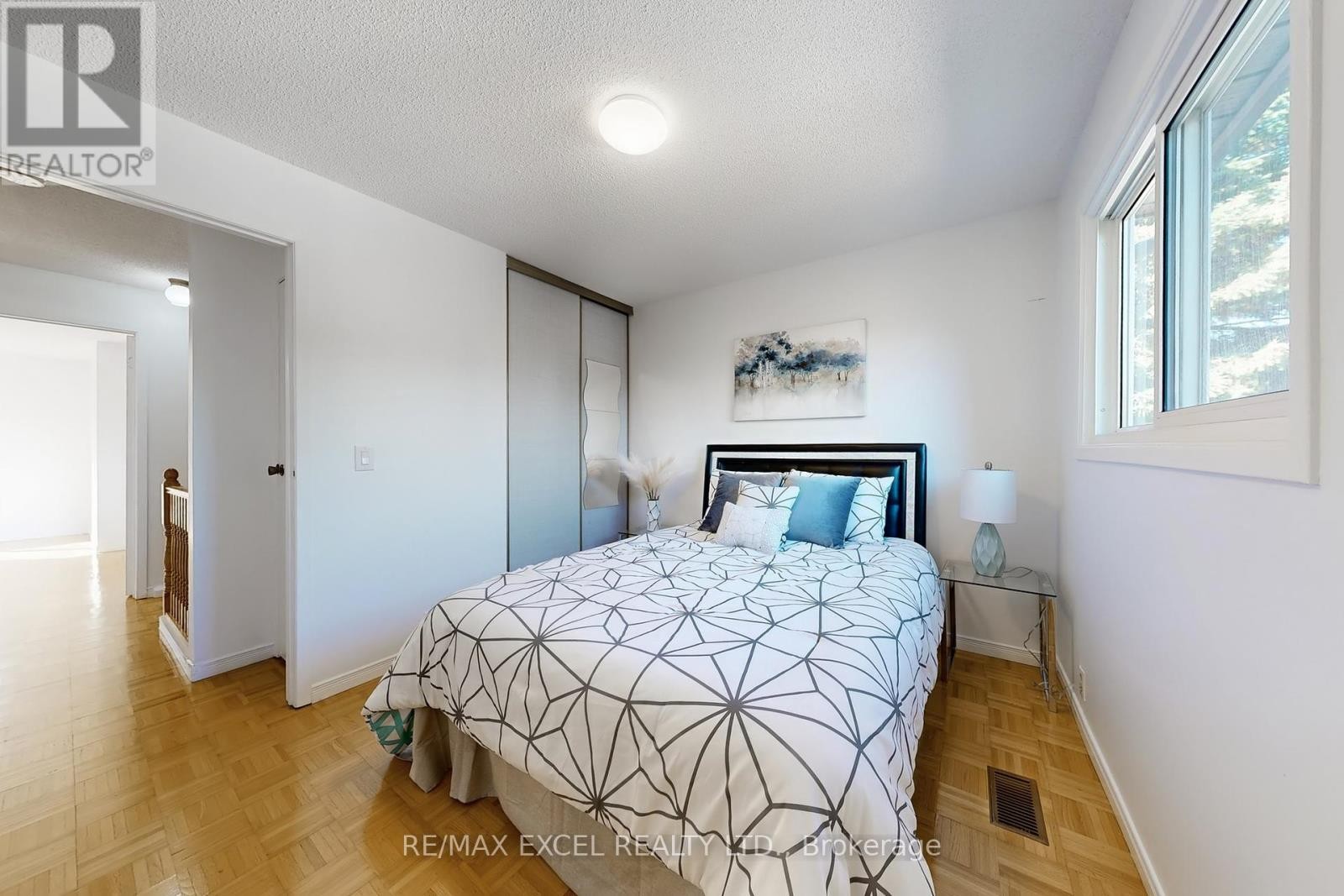 












29 GREEN SPRING DRIVE

,
Toronto (Milliken),




Ontario
M1V2A9

