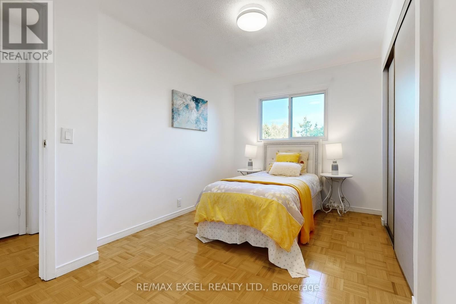 












29 GREEN SPRING DRIVE

,
Toronto (Milliken),




Ontario
M1V2A9


