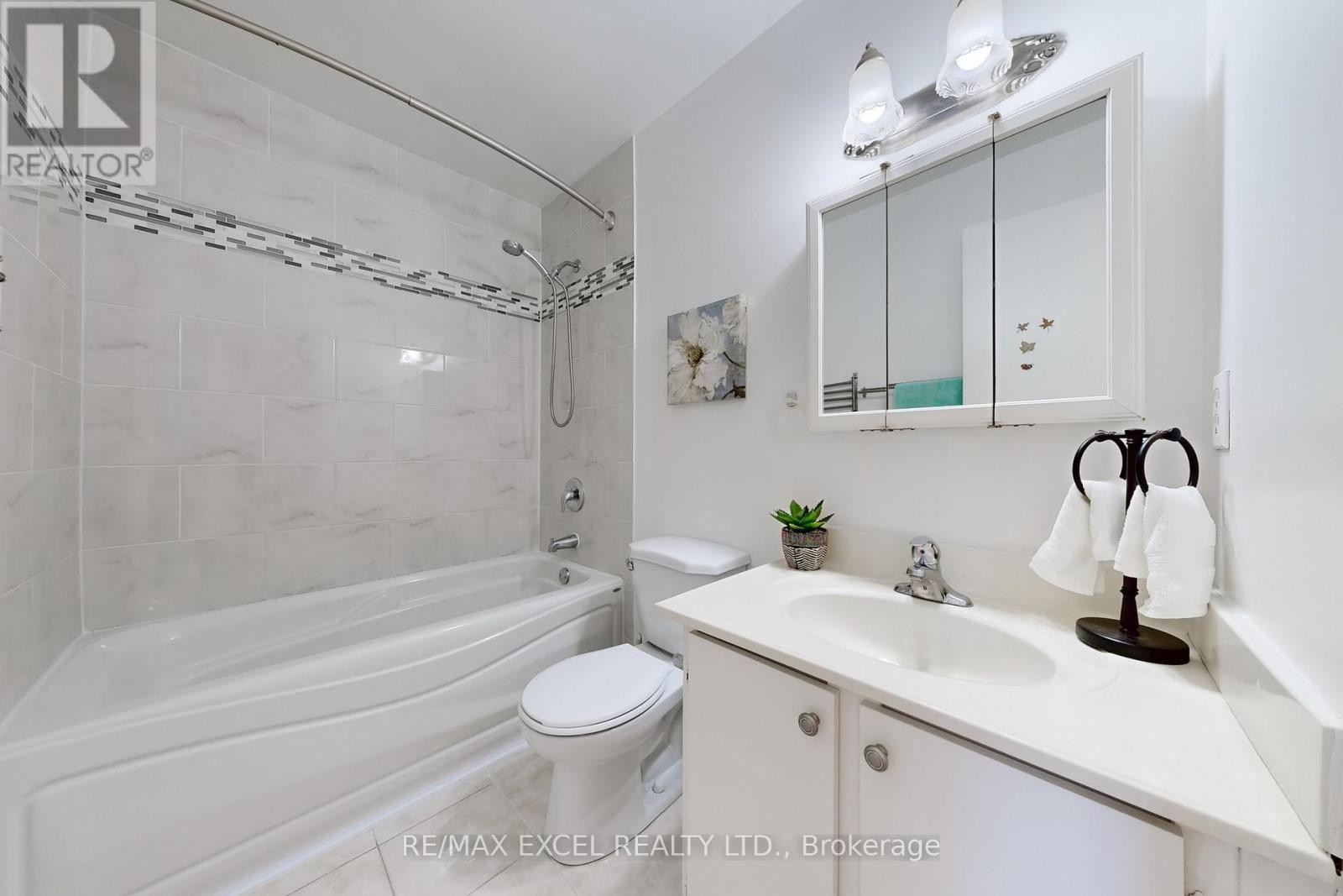 












29 GREEN SPRING DRIVE

,
Toronto (Milliken),




Ontario
M1V2A9

