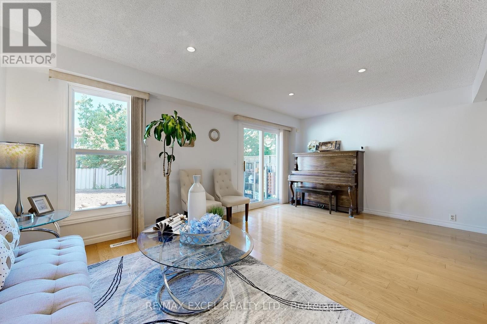 












29 GREEN SPRING DRIVE

,
Toronto (Milliken),




Ontario
M1V2A9

