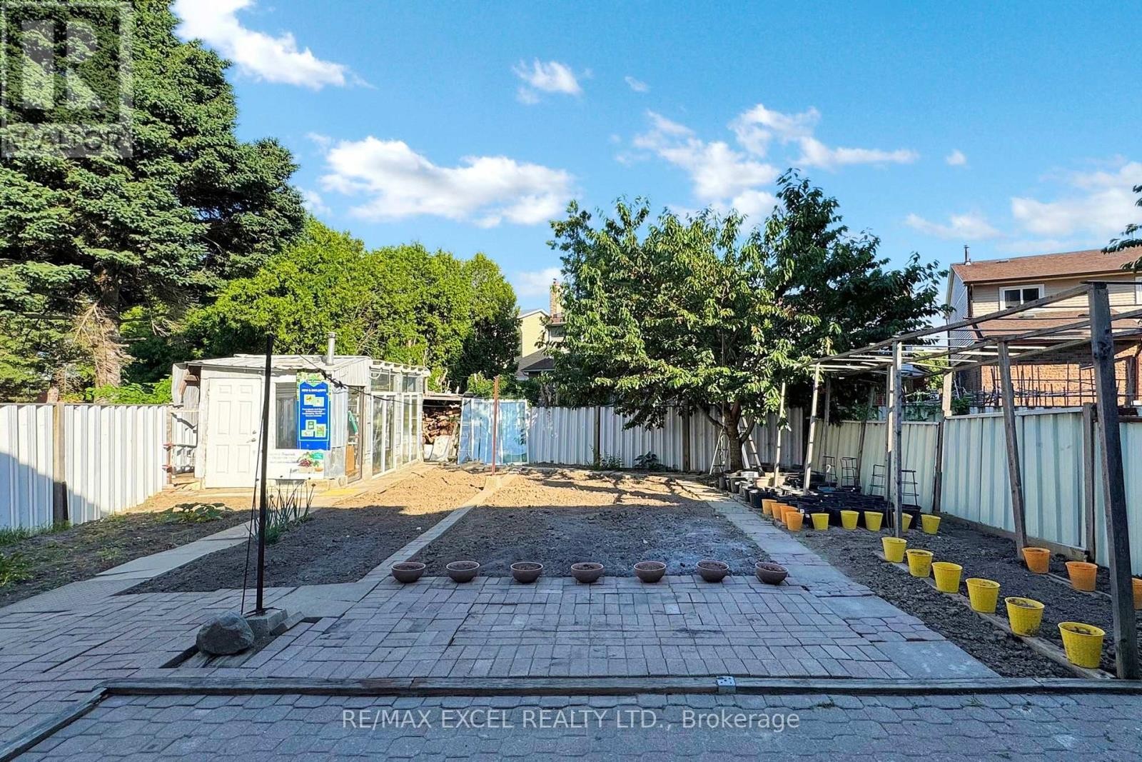 












29 GREEN SPRING DRIVE

,
Toronto (Milliken),




Ontario
M1V2A9

