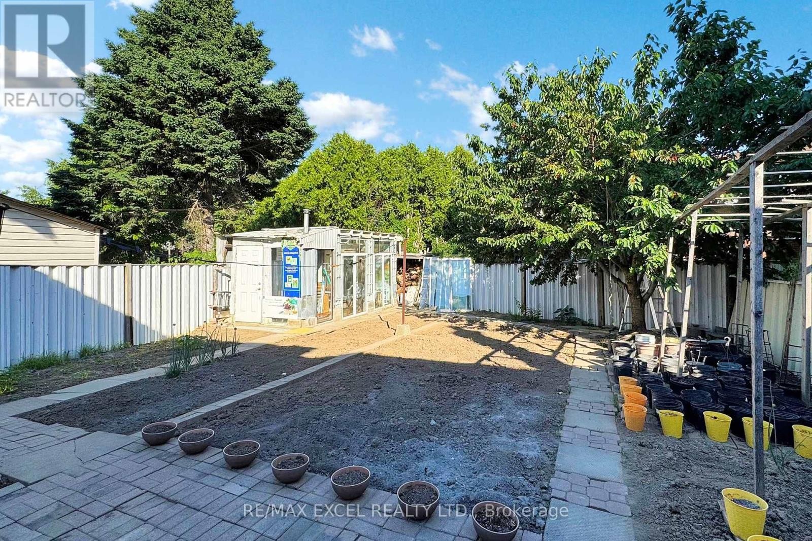 












29 GREEN SPRING DRIVE

,
Toronto (Milliken),




Ontario
M1V2A9

