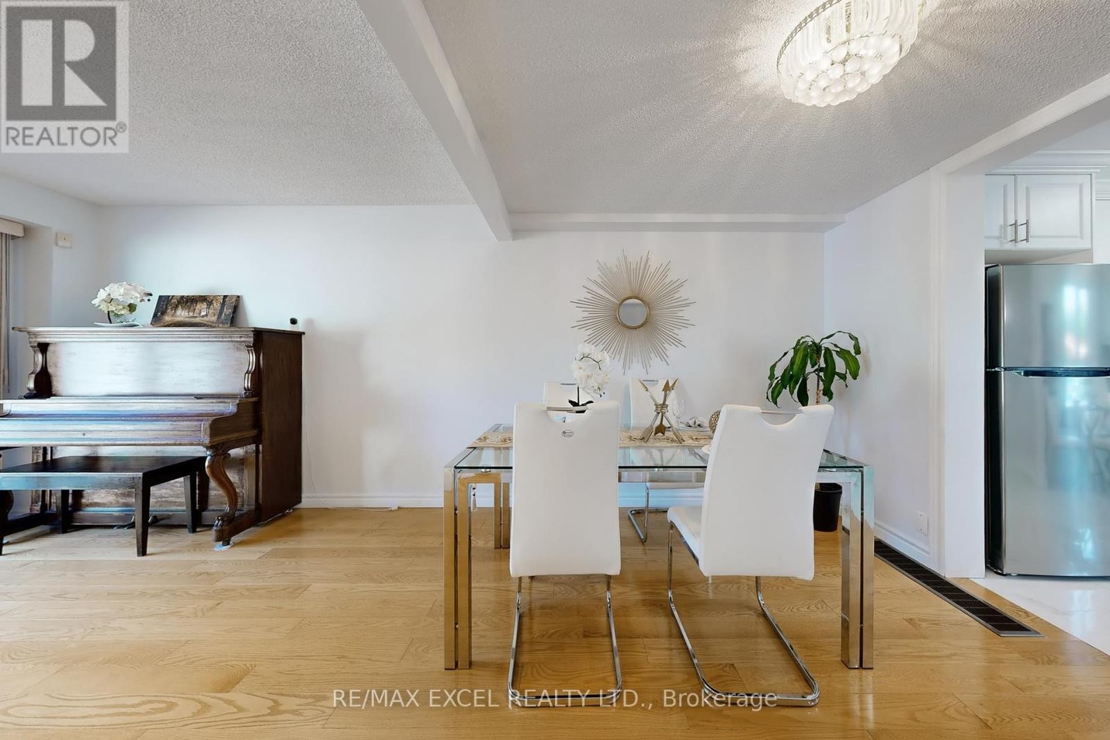 












29 GREEN SPRING DRIVE

,
Toronto (Milliken),




Ontario
M1V2A9

