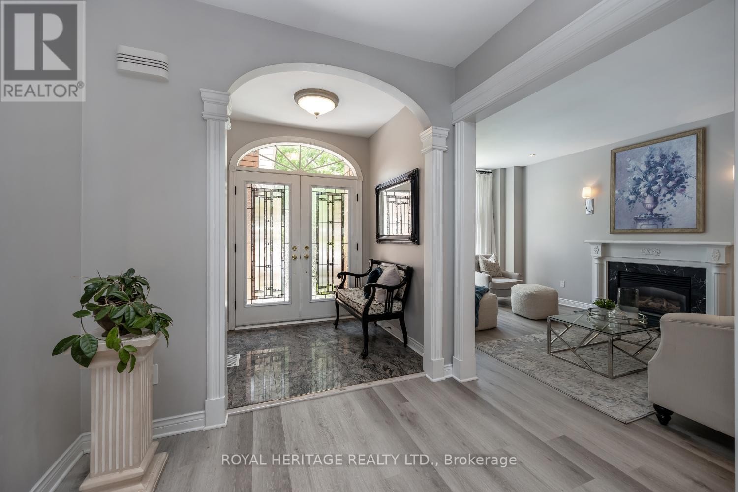












6 STRICKLAND DRIVE

,
Ajax (Central West),




Ontario
L1T3Y7

