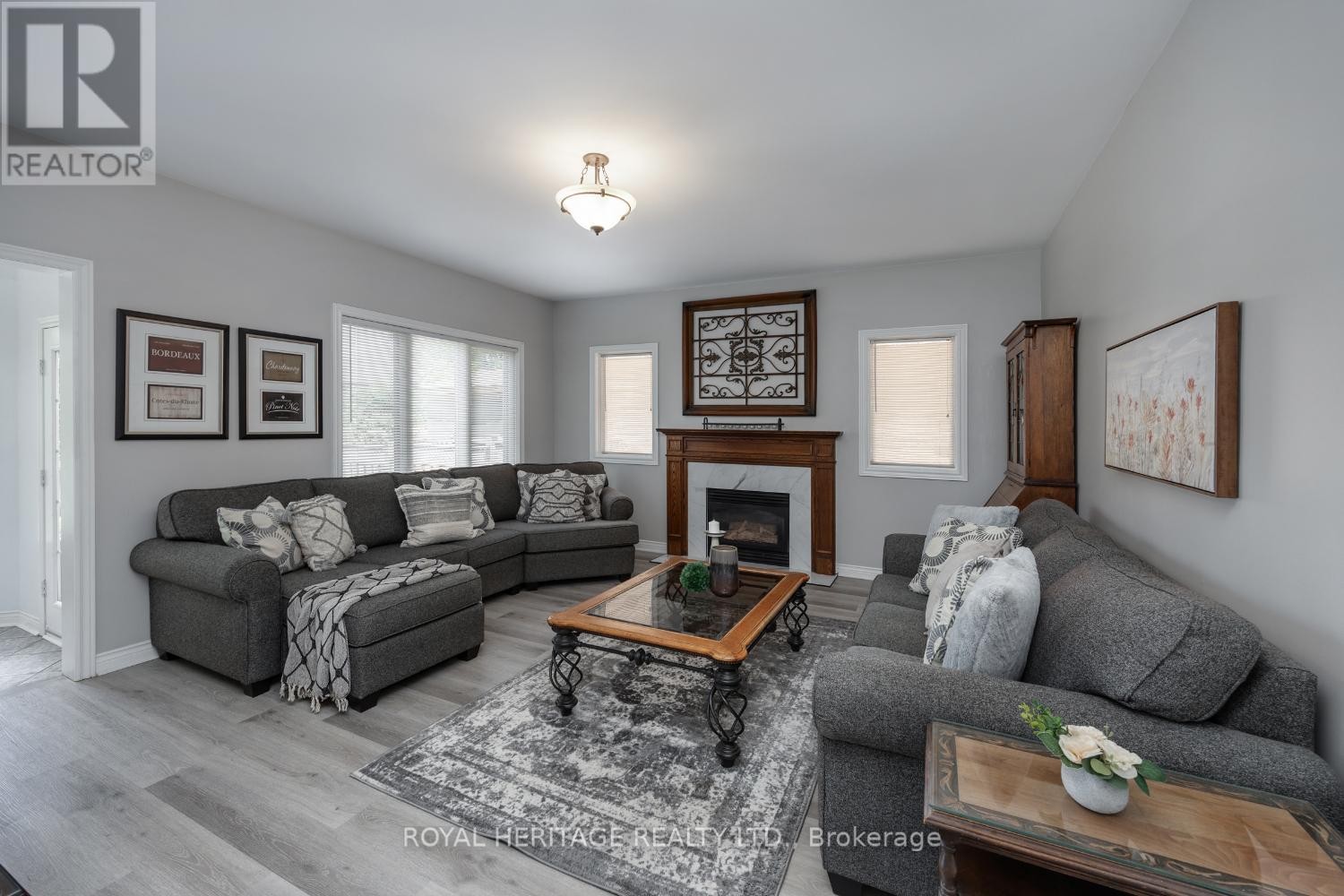 












6 STRICKLAND DRIVE

,
Ajax (Central West),




Ontario
L1T3Y7

