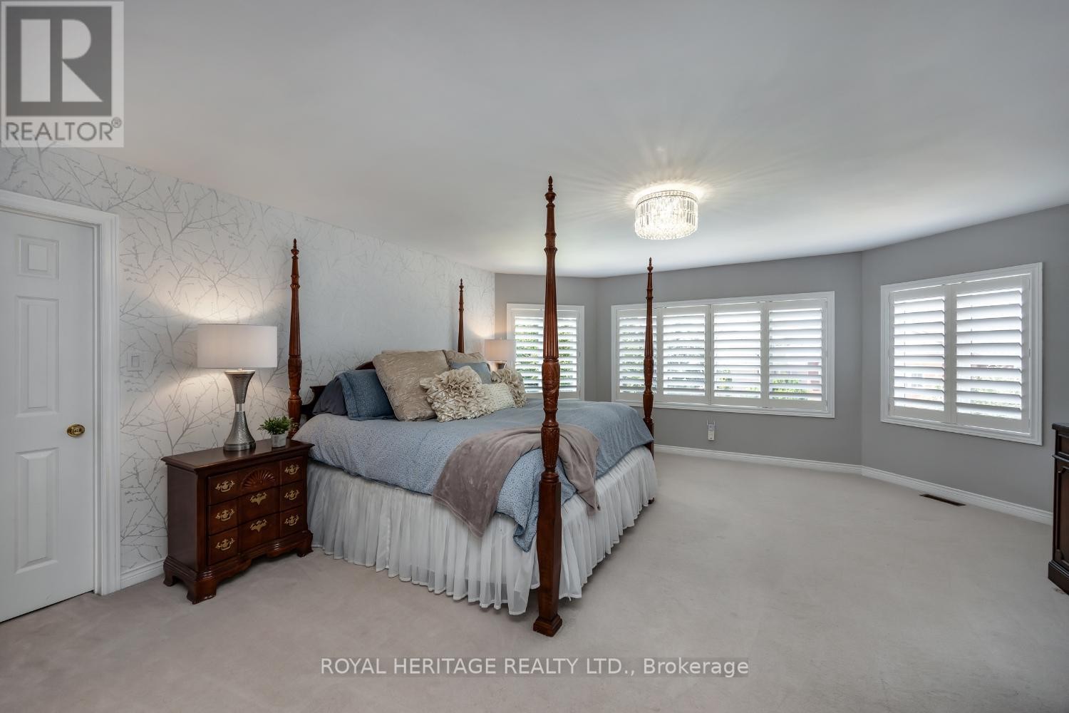 












6 STRICKLAND DRIVE

,
Ajax (Central West),




Ontario
L1T3Y7

