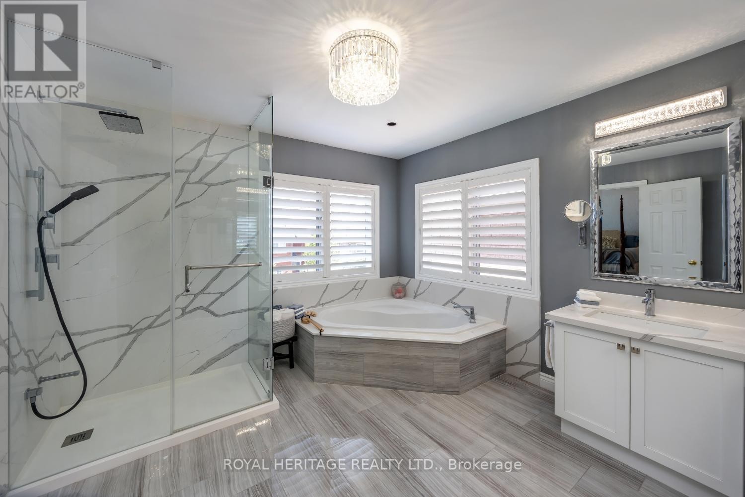 












6 STRICKLAND DRIVE

,
Ajax (Central West),




Ontario
L1T3Y7

