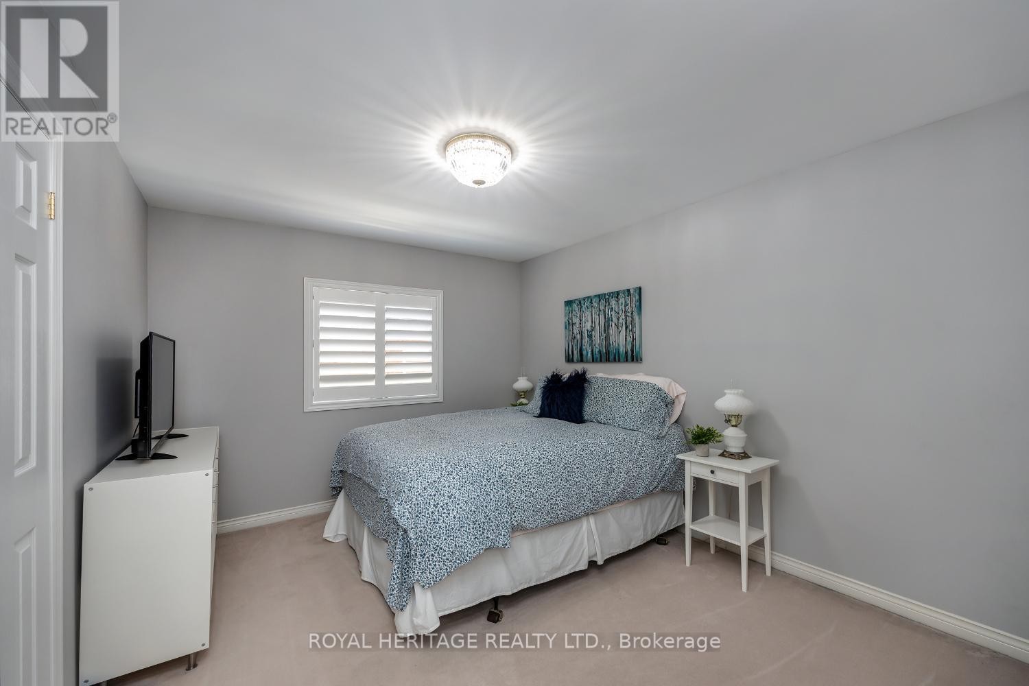 












6 STRICKLAND DRIVE

,
Ajax (Central West),




Ontario
L1T3Y7

