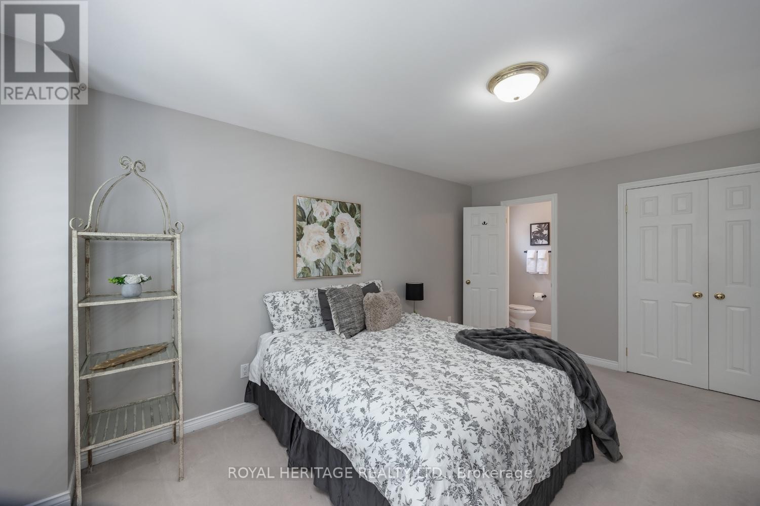 












6 STRICKLAND DRIVE

,
Ajax (Central West),




Ontario
L1T3Y7

