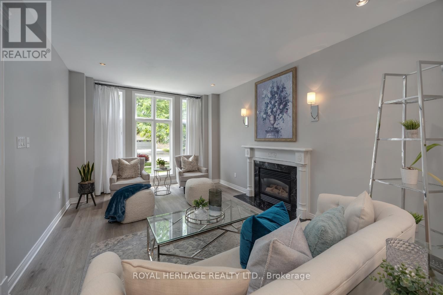 












6 STRICKLAND DRIVE

,
Ajax (Central West),




Ontario
L1T3Y7

