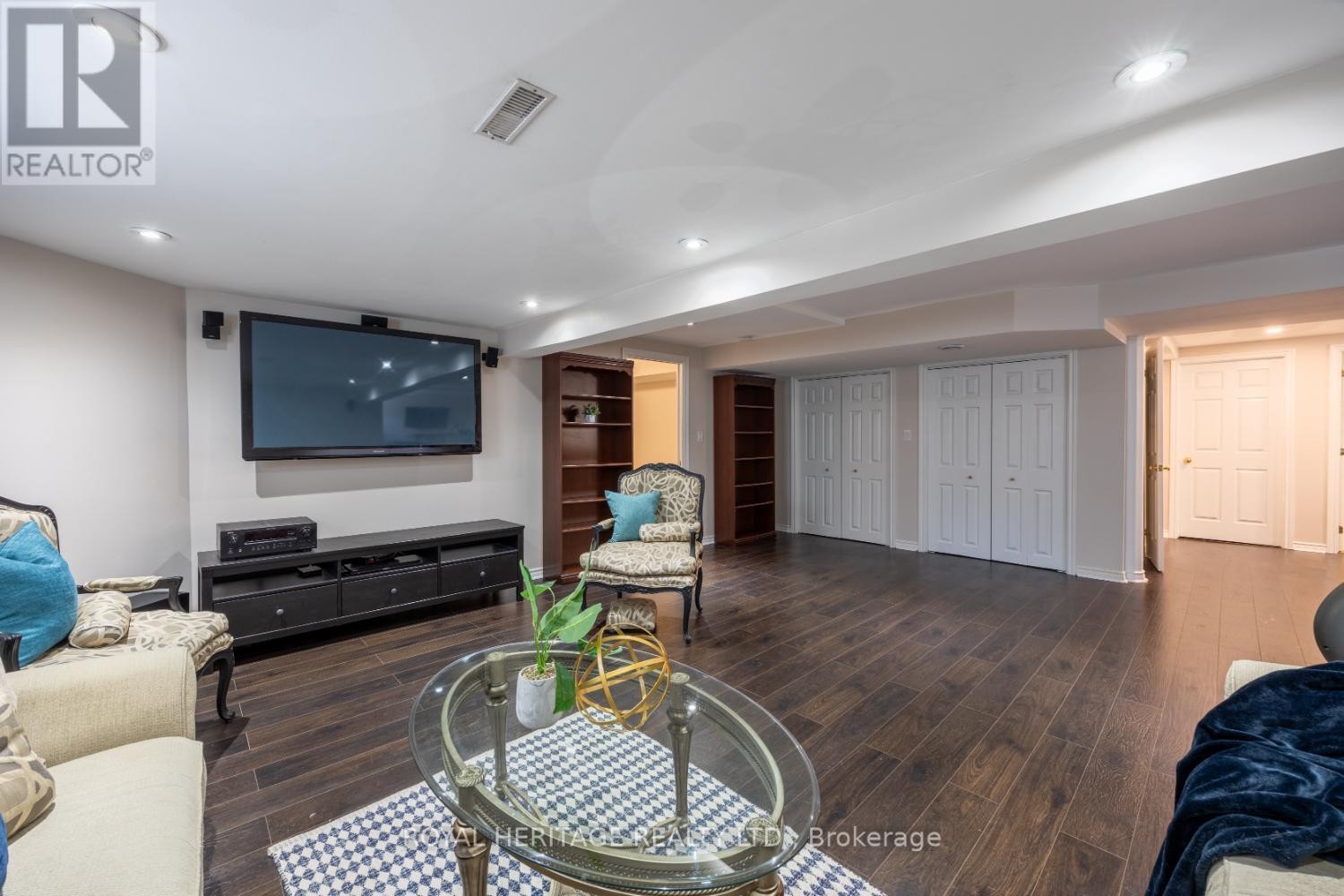 












6 STRICKLAND DRIVE

,
Ajax (Central West),




Ontario
L1T3Y7

