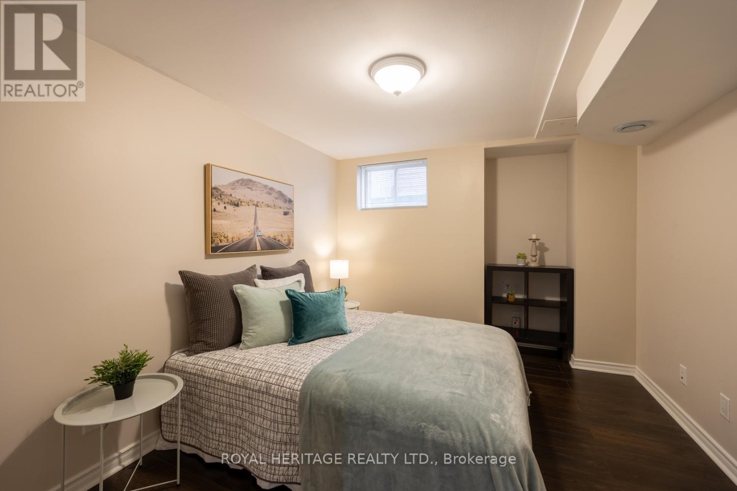 












6 STRICKLAND DRIVE

,
Ajax (Central West),




Ontario
L1T3Y7

