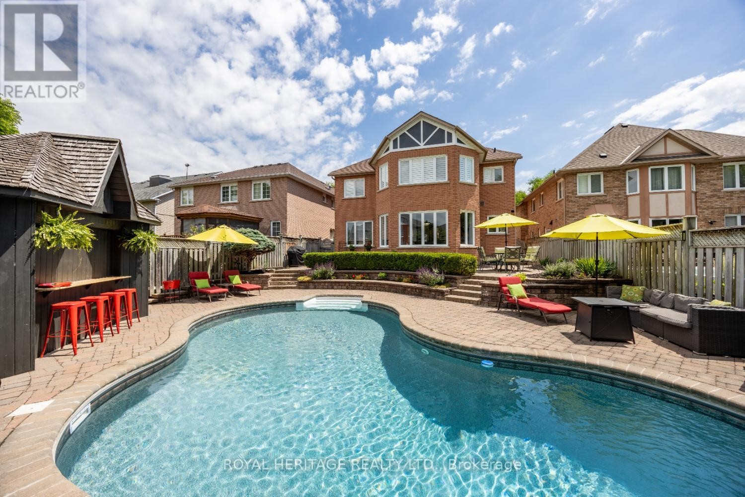 












6 STRICKLAND DRIVE

,
Ajax (Central West),




Ontario
L1T3Y7

