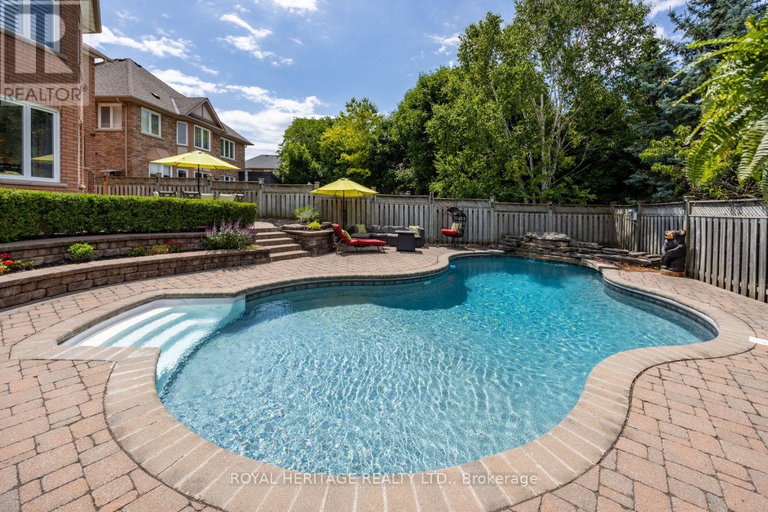 












6 STRICKLAND DRIVE

,
Ajax (Central West),




Ontario
L1T3Y7

