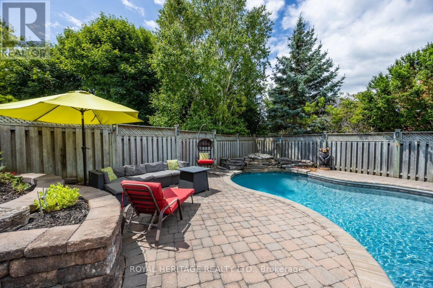 












6 STRICKLAND DRIVE

,
Ajax (Central West),




Ontario
L1T3Y7

