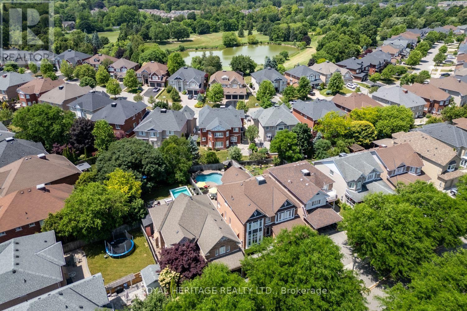 












6 STRICKLAND DRIVE

,
Ajax (Central West),




Ontario
L1T3Y7

