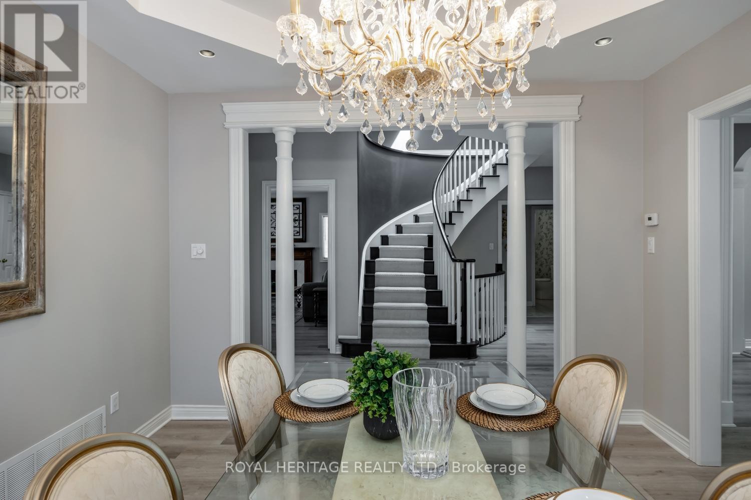 












6 STRICKLAND DRIVE

,
Ajax (Central West),




Ontario
L1T3Y7

