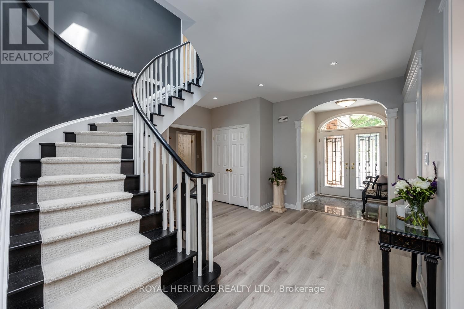 












6 STRICKLAND DRIVE

,
Ajax (Central West),




Ontario
L1T3Y7

