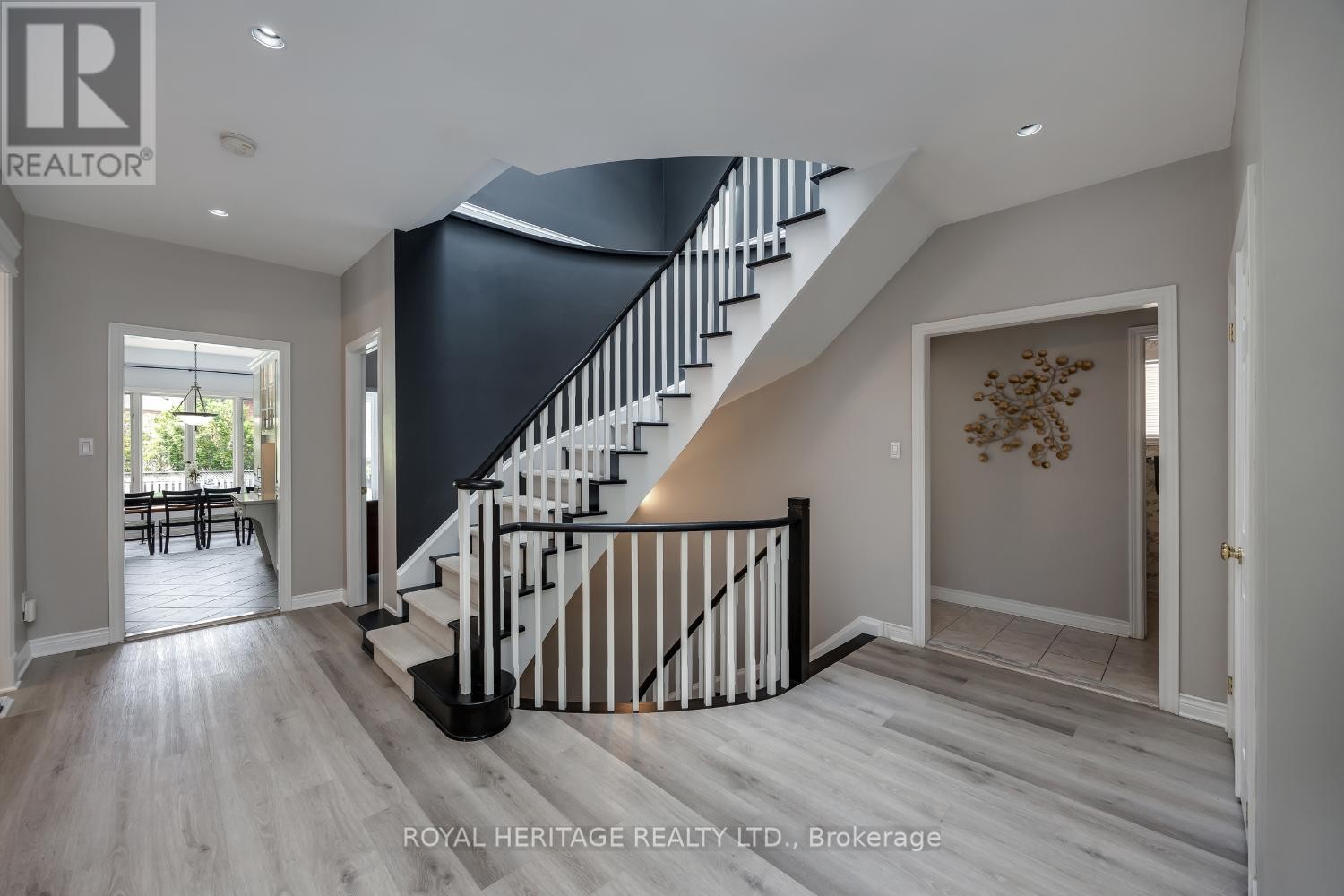 












6 STRICKLAND DRIVE

,
Ajax (Central West),




Ontario
L1T3Y7

