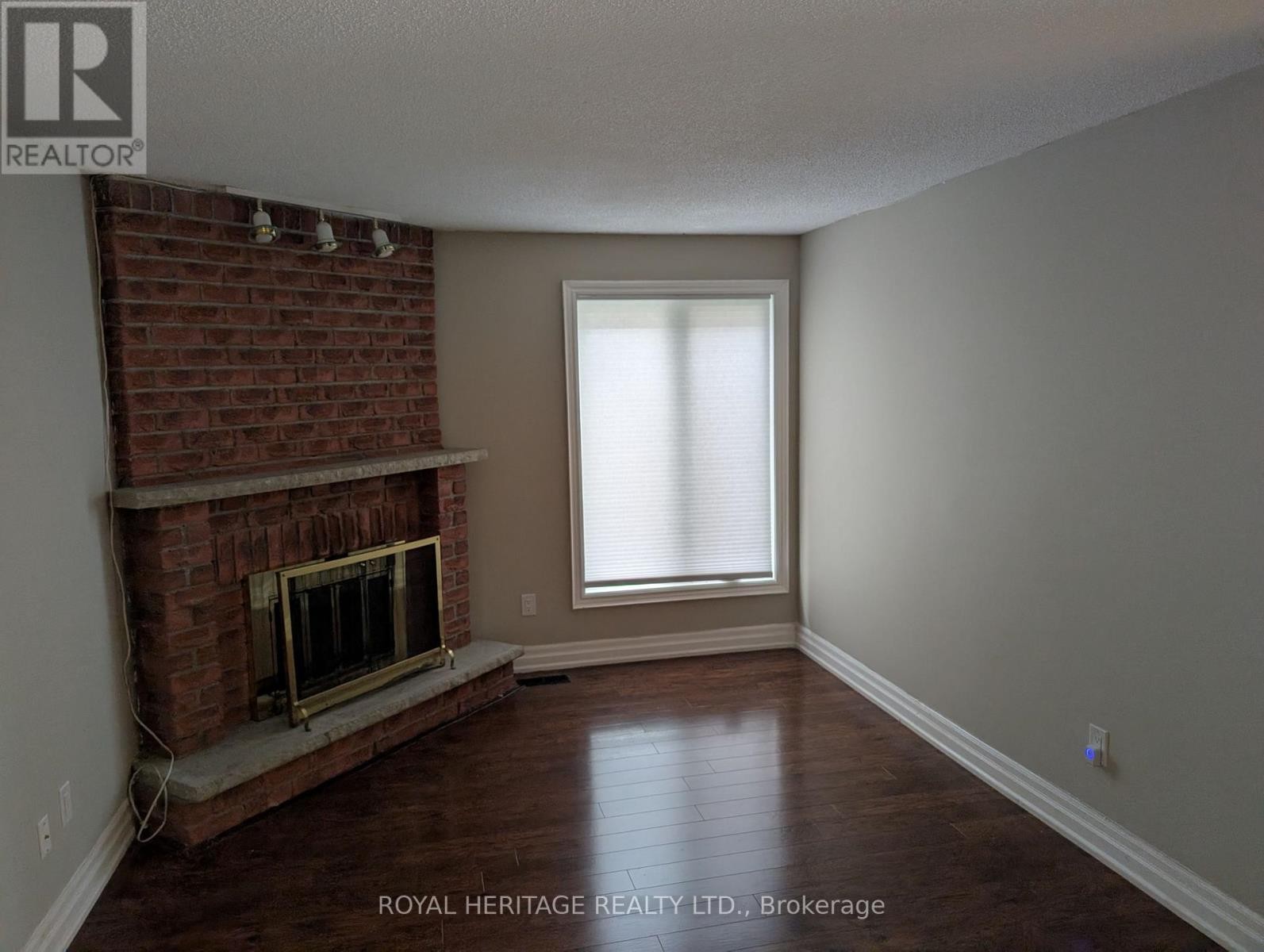 












600 CREEKVIEW CIRCLE

,
Pickering (West Shore),




Ontario
L1W2Z8


