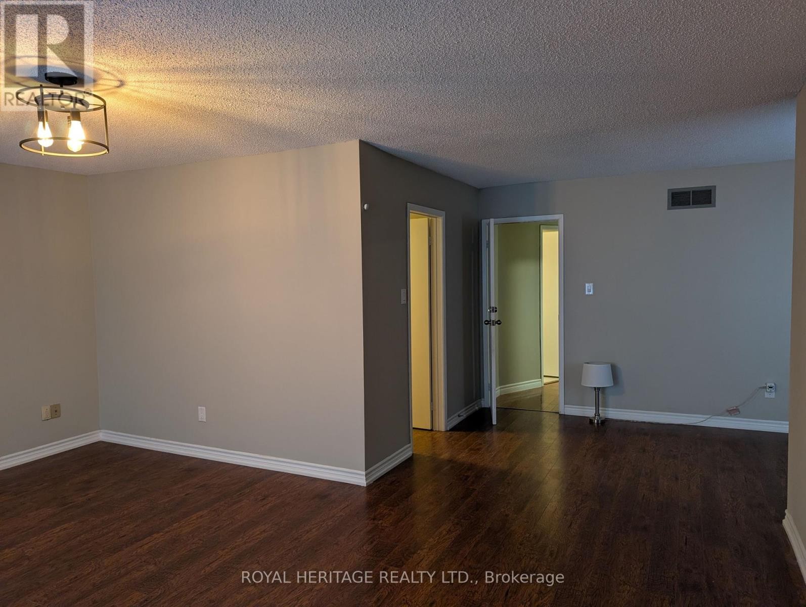












600 CREEKVIEW CIRCLE

,
Pickering (West Shore),




Ontario
L1W2Z8

