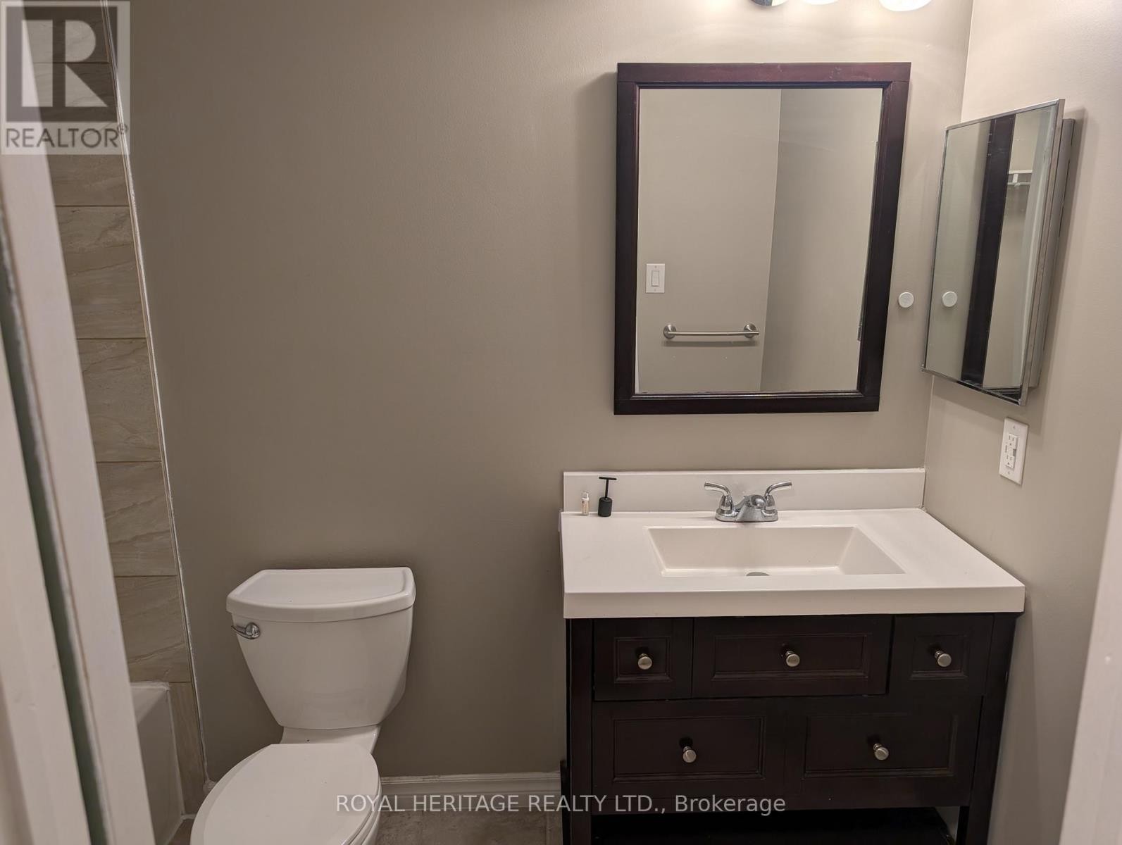 












600 CREEKVIEW CIRCLE

,
Pickering (West Shore),




Ontario
L1W2Z8


