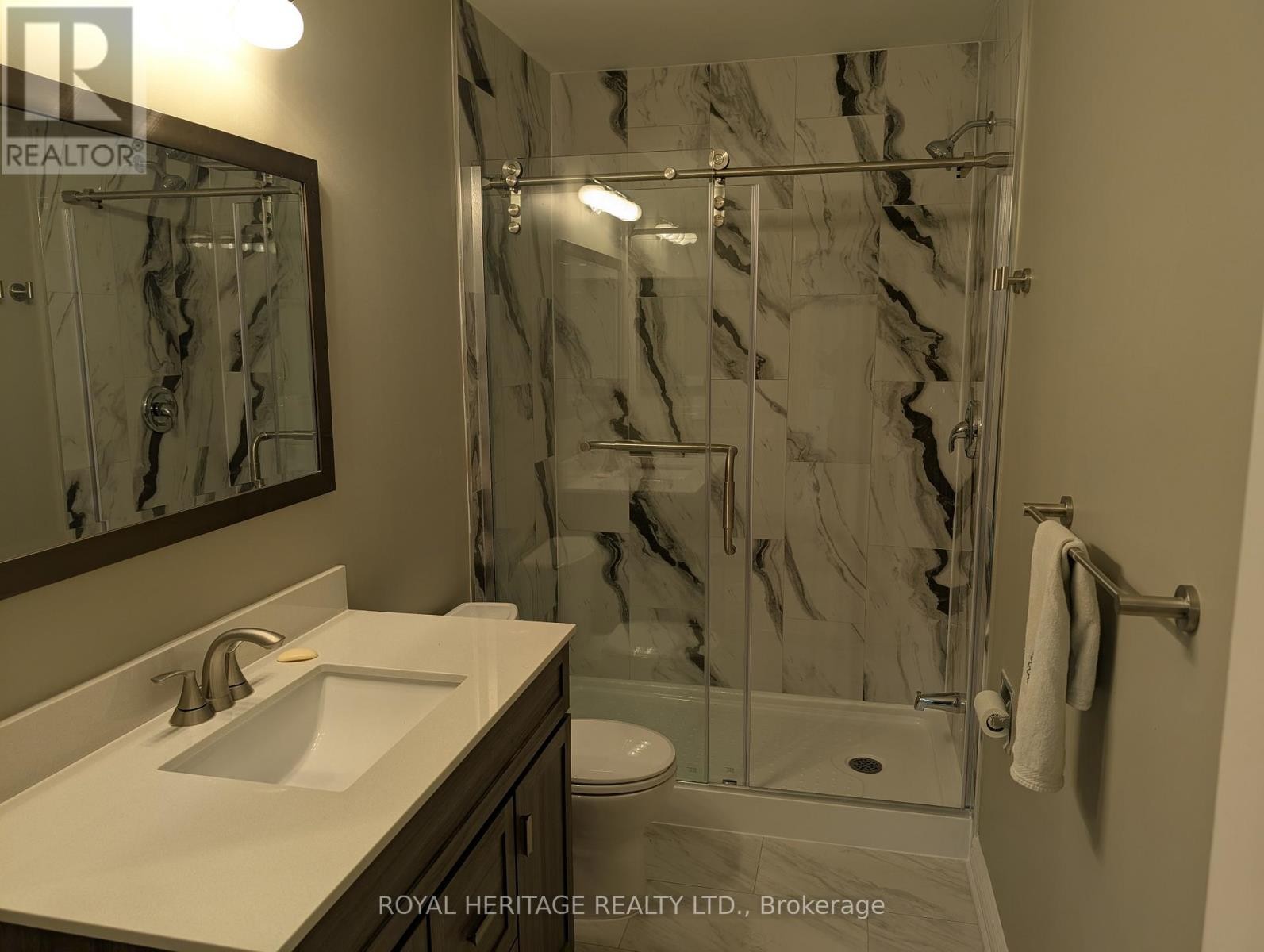 












600 CREEKVIEW CIRCLE

,
Pickering (West Shore),




Ontario
L1W2Z8

