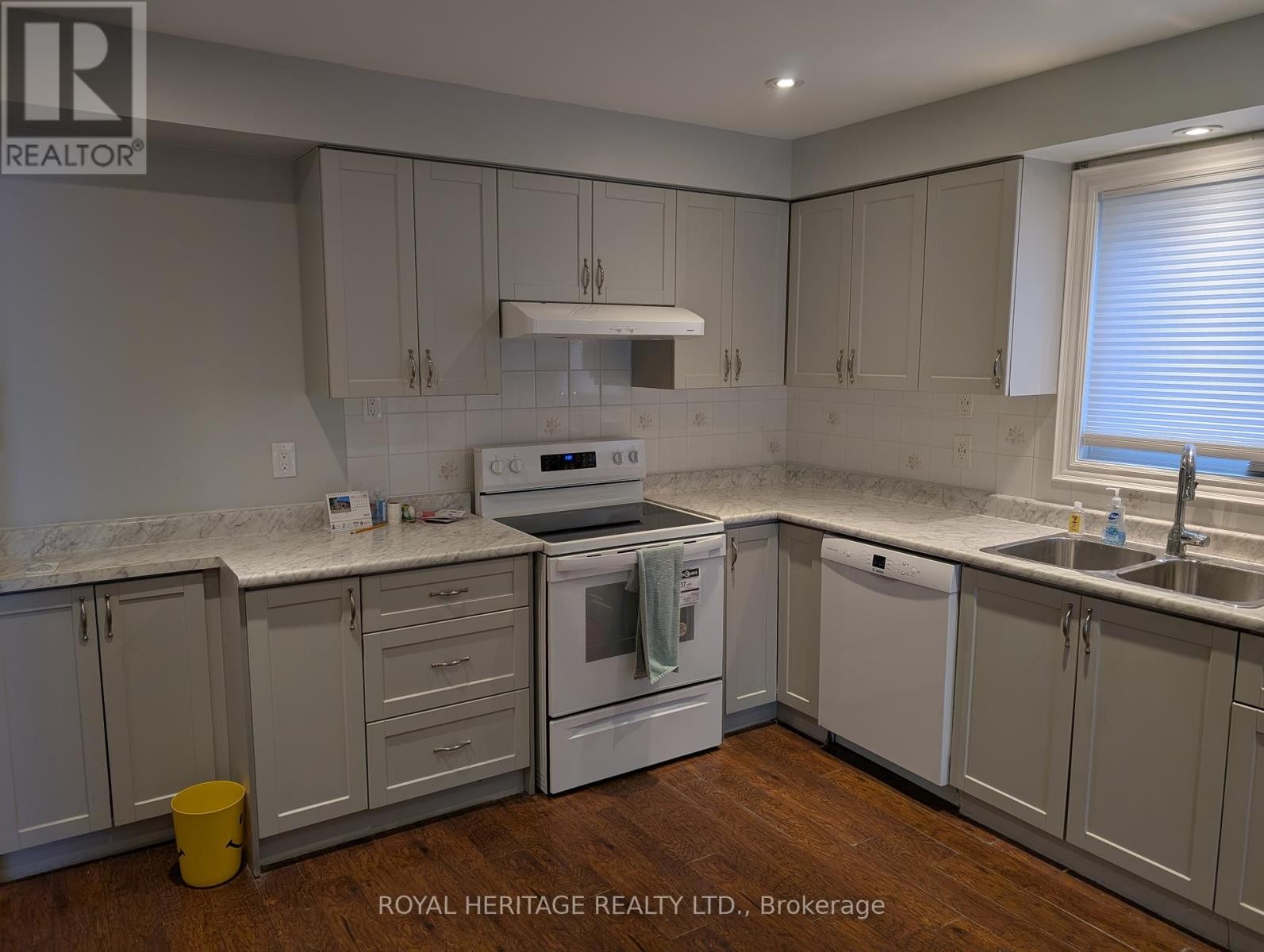 












600 CREEKVIEW CIRCLE

,
Pickering (West Shore),




Ontario
L1W2Z8

