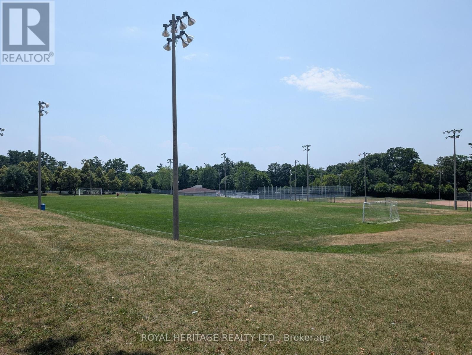 












600 CREEKVIEW CIRCLE

,
Pickering (West Shore),




Ontario
L1W2Z8

