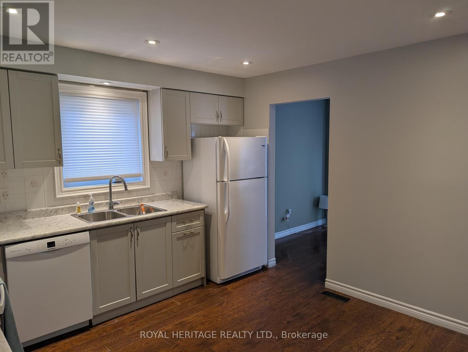 












600 CREEKVIEW CIRCLE

,
Pickering (West Shore),




Ontario
L1W2Z8

