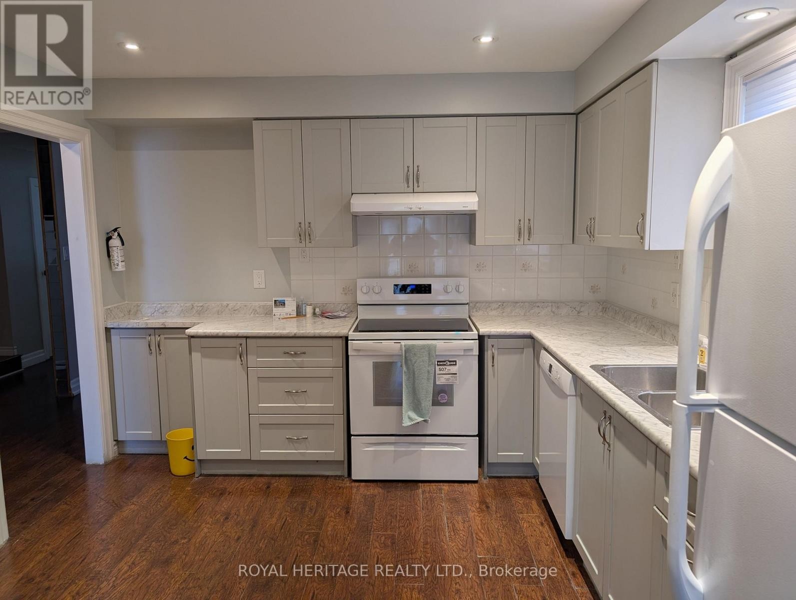 












600 CREEKVIEW CIRCLE

,
Pickering (West Shore),




Ontario
L1W2Z8

