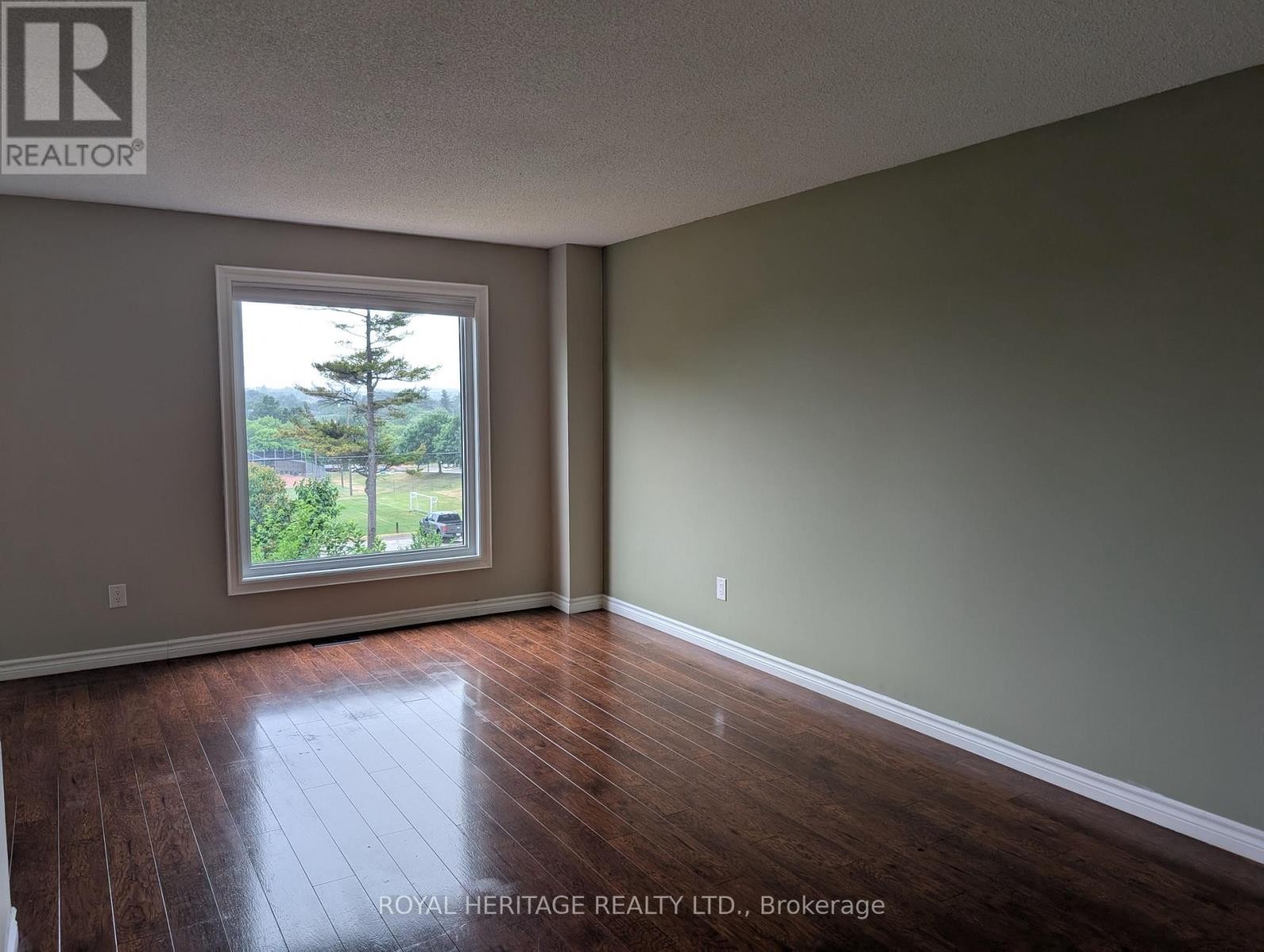 












600 CREEKVIEW CIRCLE

,
Pickering (West Shore),




Ontario
L1W2Z8

