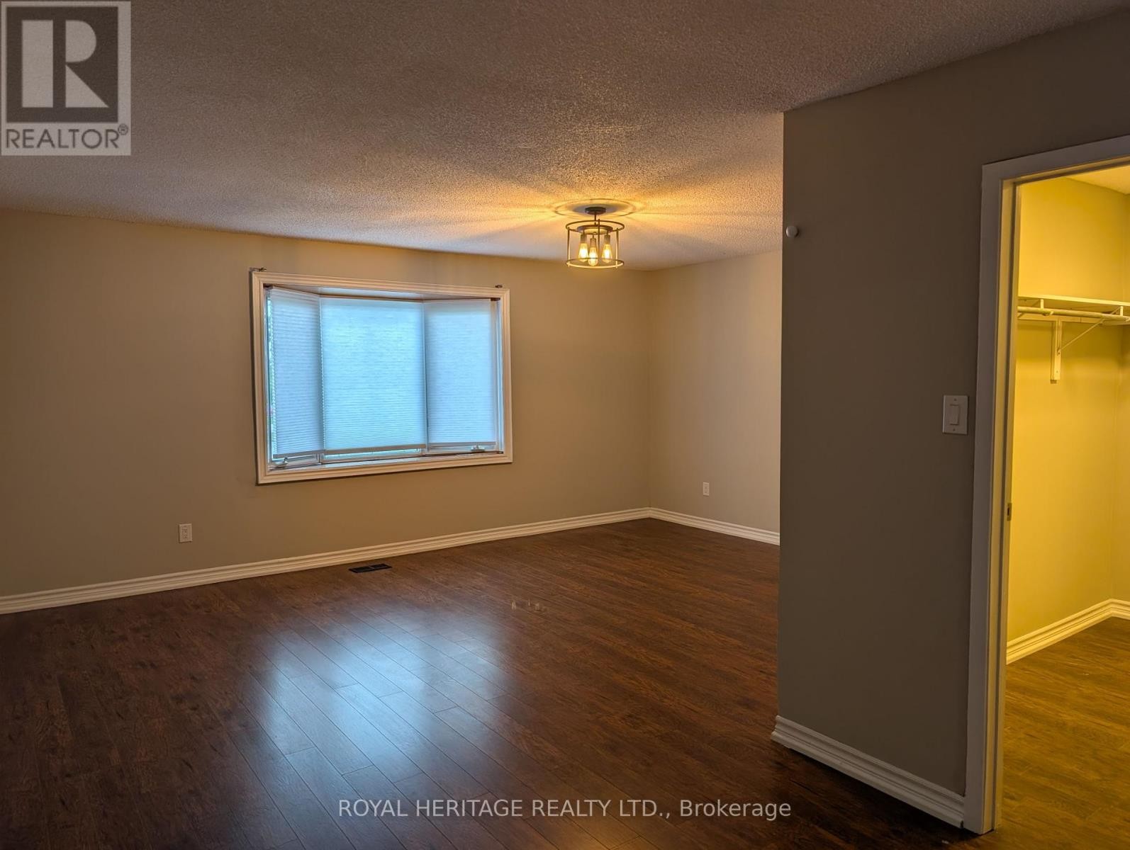 












600 CREEKVIEW CIRCLE

,
Pickering (West Shore),




Ontario
L1W2Z8

