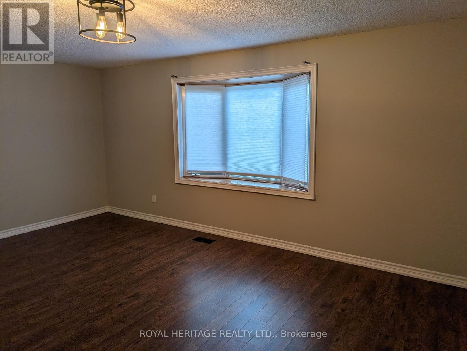 












600 CREEKVIEW CIRCLE

,
Pickering (West Shore),




Ontario
L1W2Z8

