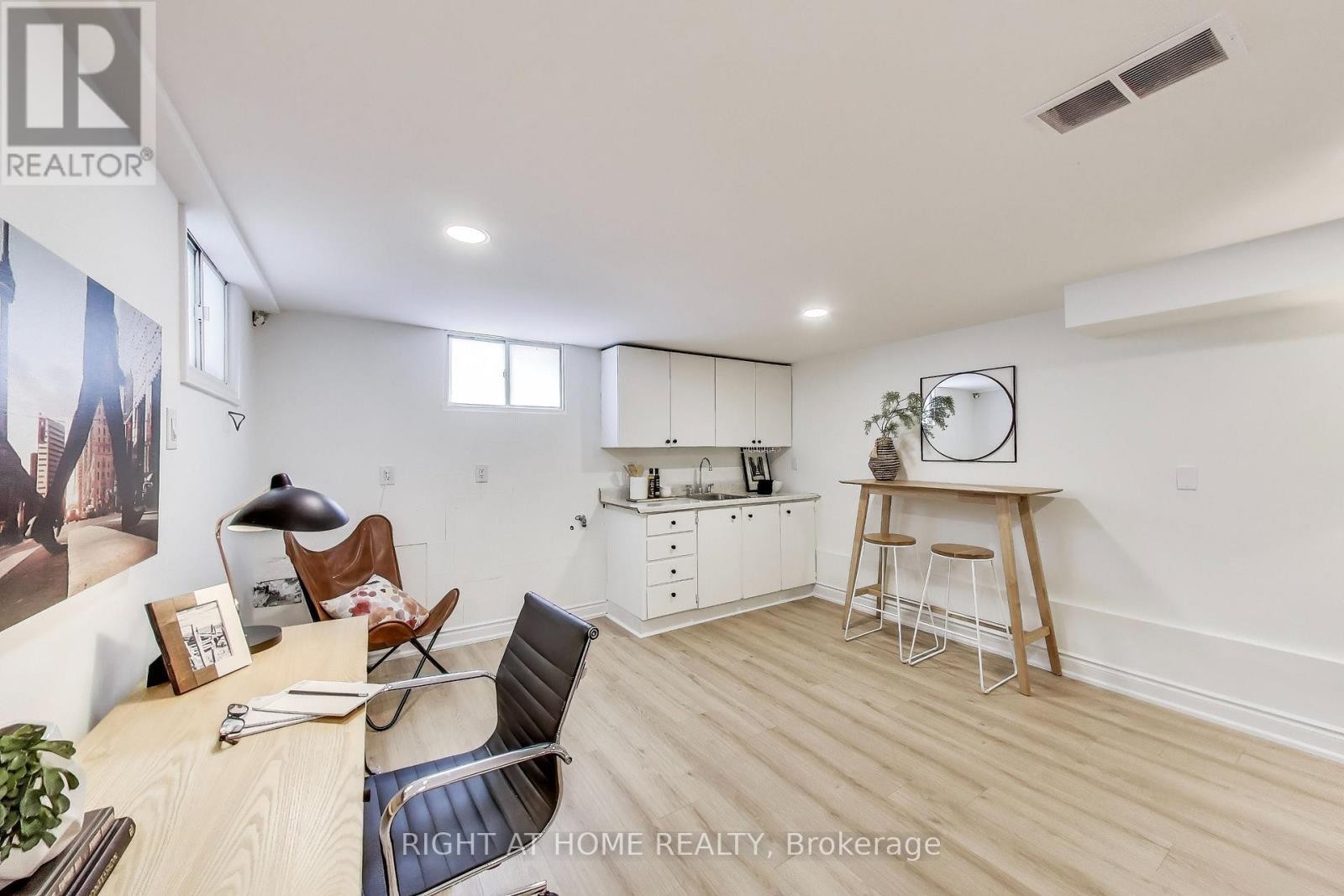 












1071 CRAVEN ROAD

,
Toronto (Greenwood-Coxwell),




Ontario
M4J4V7

