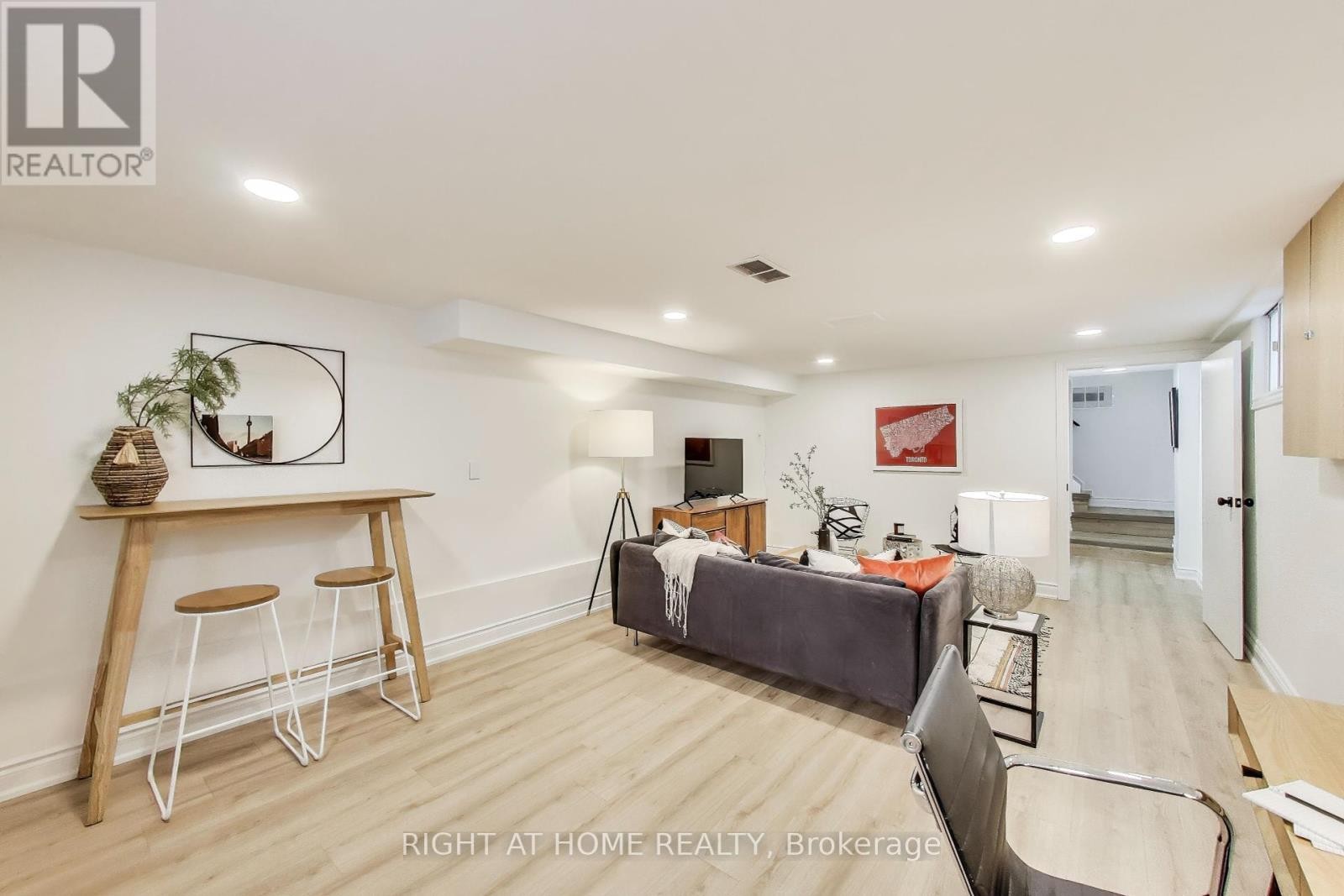












1071 CRAVEN ROAD

,
Toronto (Greenwood-Coxwell),




Ontario
M4J4V7

