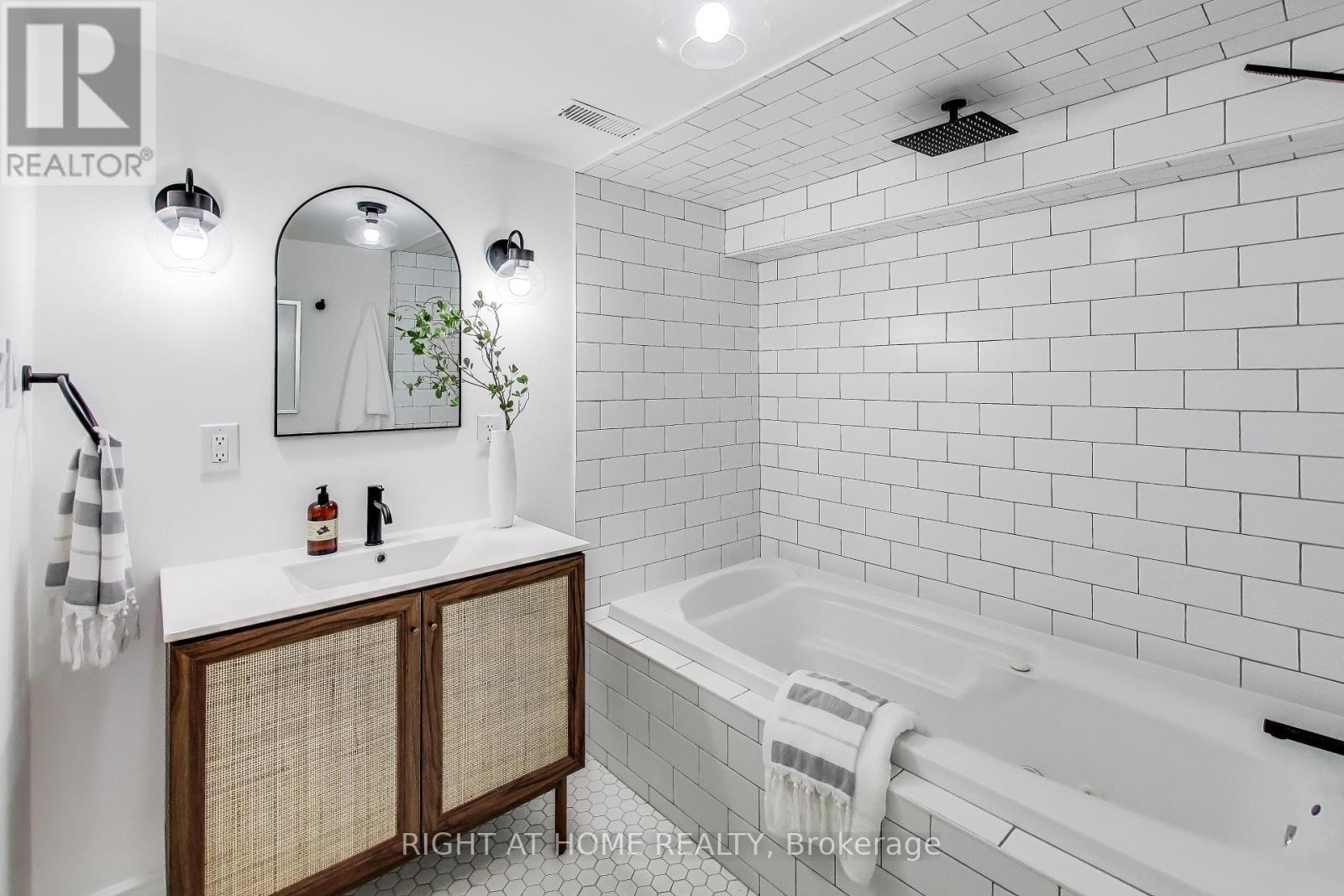 












1071 CRAVEN ROAD

,
Toronto (Greenwood-Coxwell),




Ontario
M4J4V7

