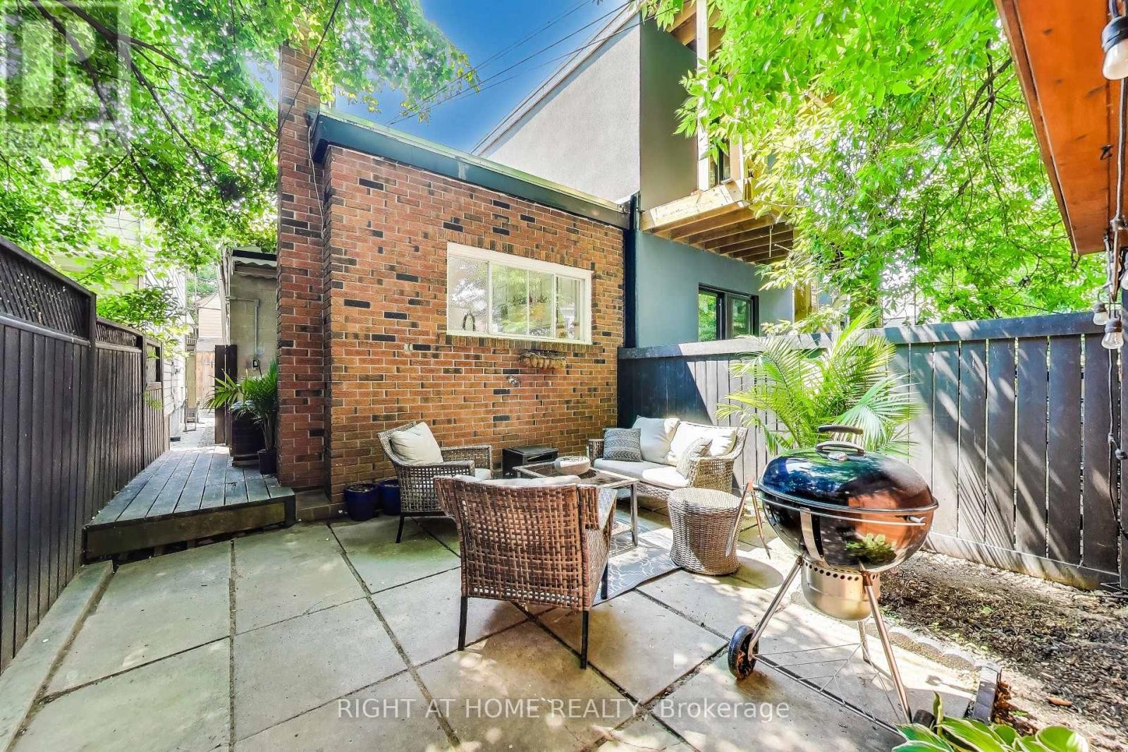 












1071 CRAVEN ROAD

,
Toronto (Greenwood-Coxwell),




Ontario
M4J4V7


