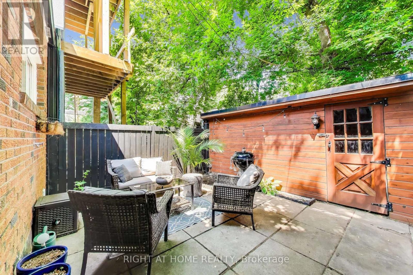 












1071 CRAVEN ROAD

,
Toronto (Greenwood-Coxwell),




Ontario
M4J4V7

