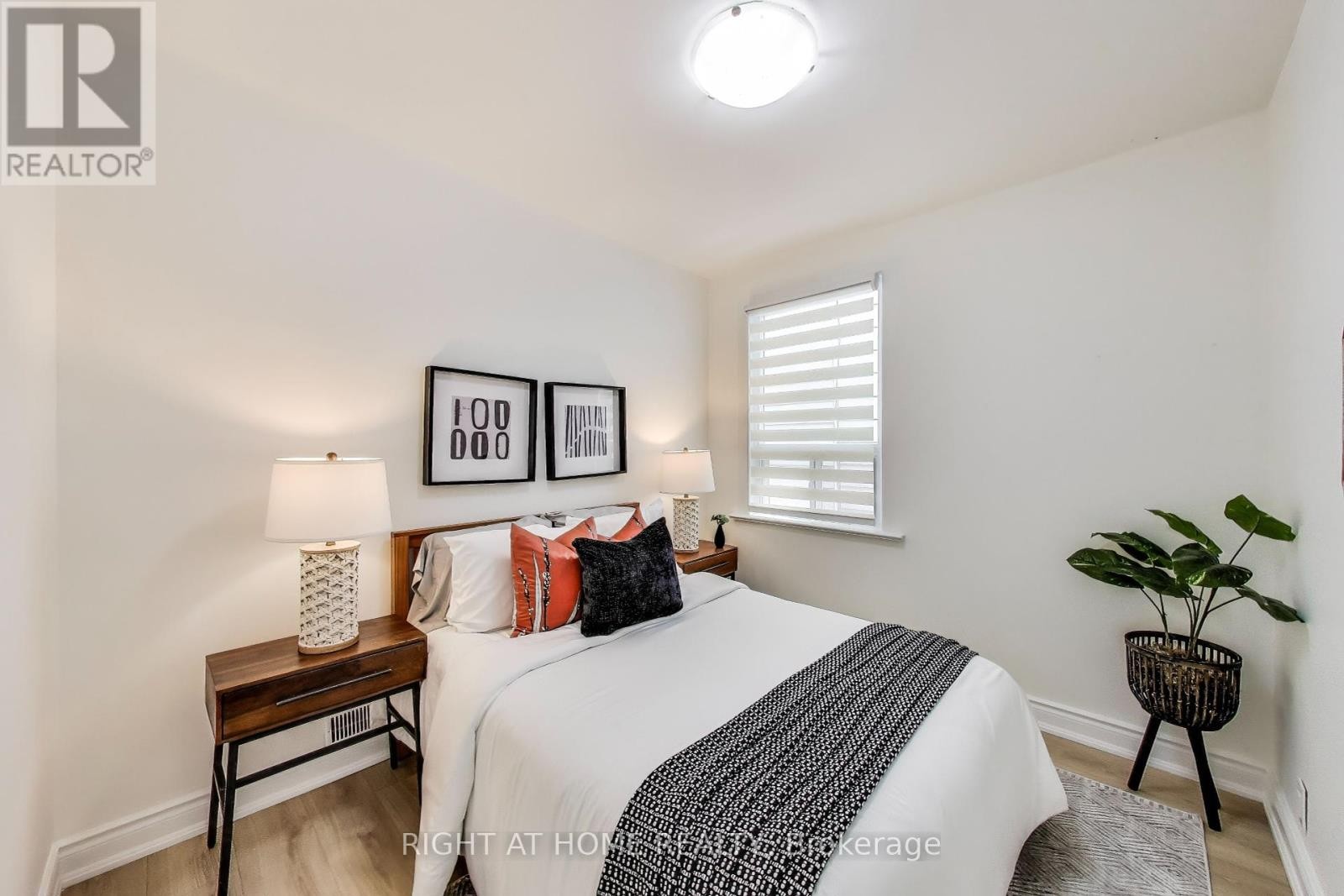 












1071 CRAVEN ROAD

,
Toronto (Greenwood-Coxwell),




Ontario
M4J4V7

