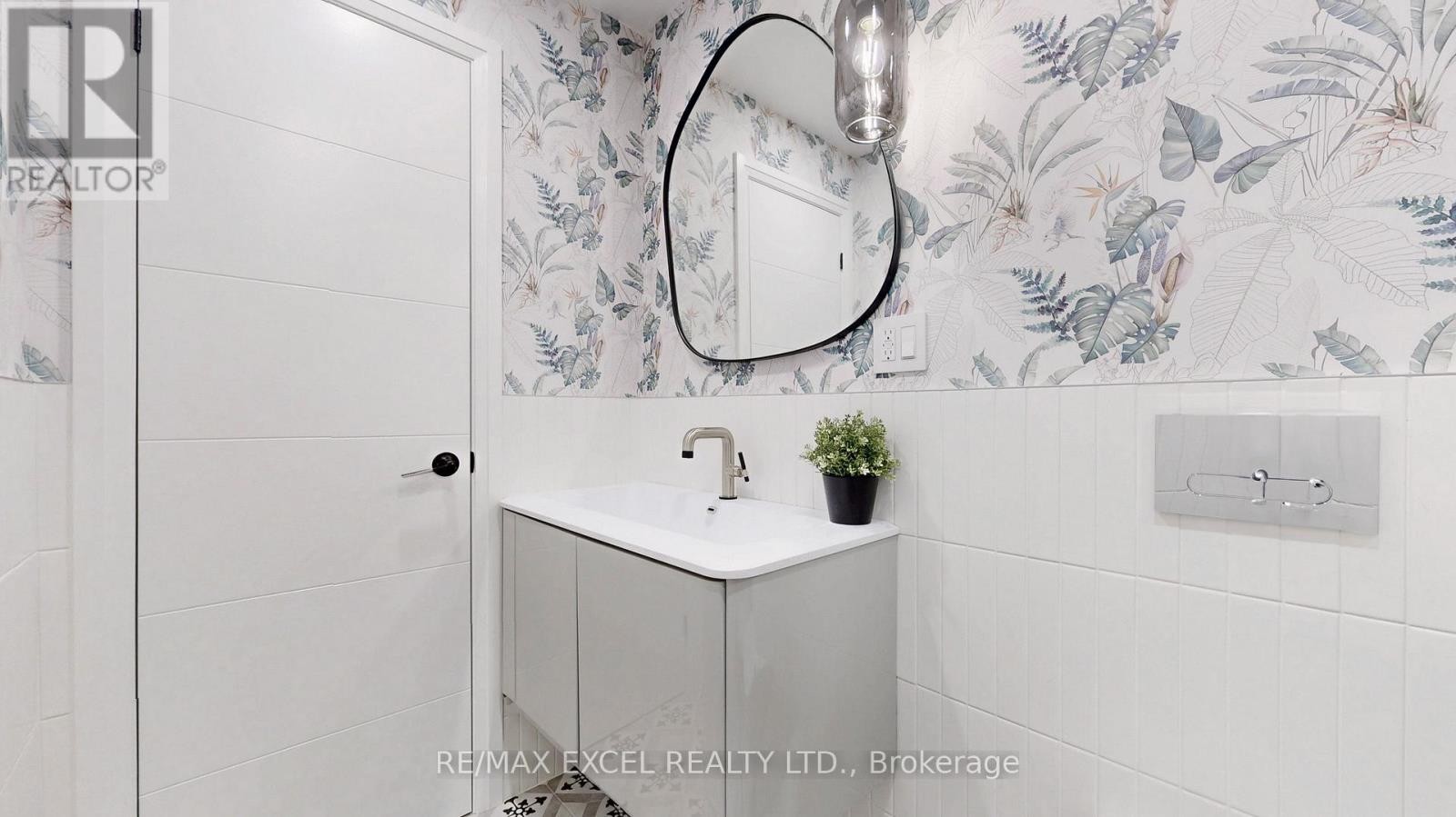 












117 GLEBEMOUNT AVENUE

,
Toronto (Danforth),




Ontario
M4C3R9

