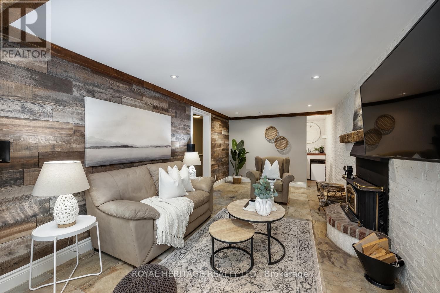 












4395 WESTNEY ROAD N

,
Pickering,




Ontario
L1Y1A2


