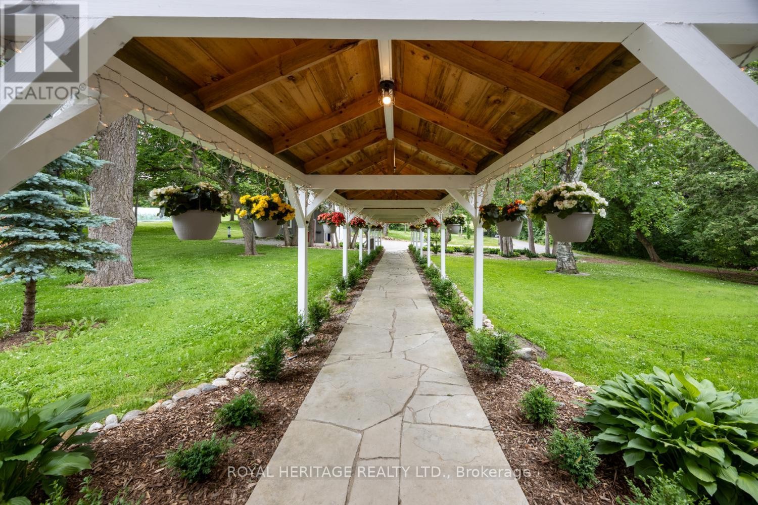 












4395 WESTNEY ROAD N

,
Pickering,




Ontario
L1Y1A2

