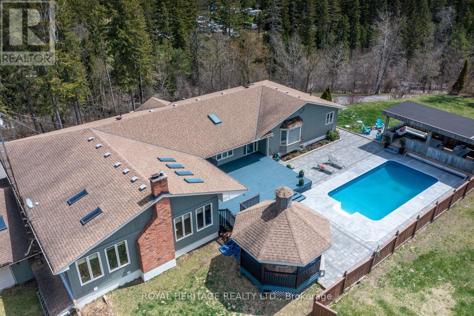 












10420 RUSSELL ROAD

,
Scugog,




Ontario
L9L1B3

