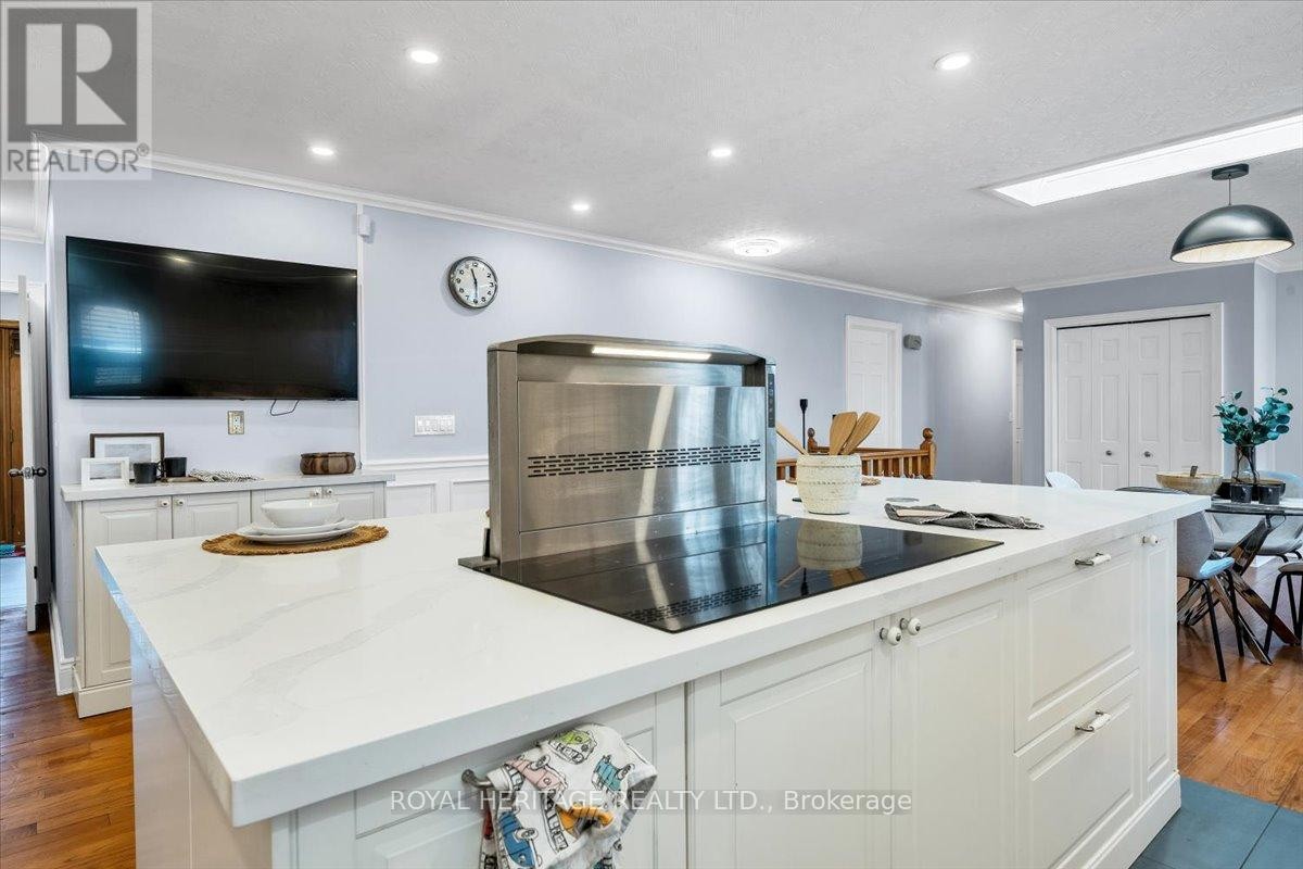 












10420 RUSSELL ROAD

,
Scugog,




Ontario
L9L1B3

