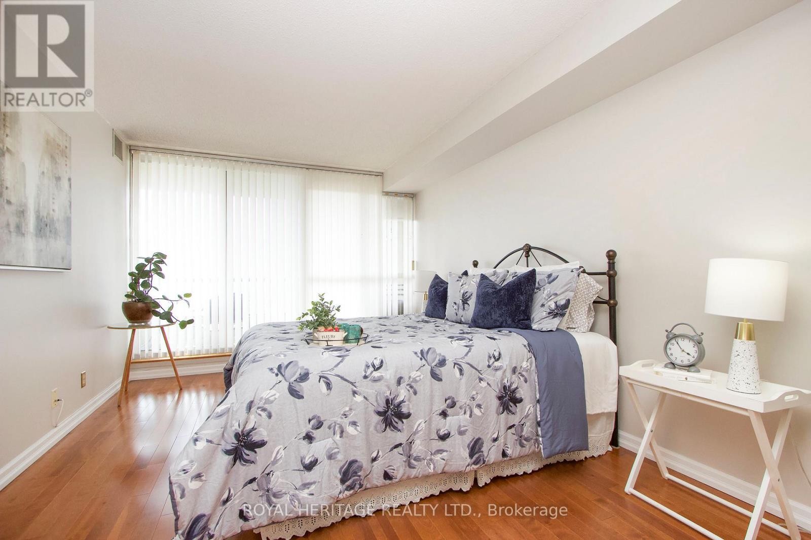 












1011 - 1890 VALLEY FARM ROAD

,
Pickering (Town Centre),




Ontario
L1V6B4

